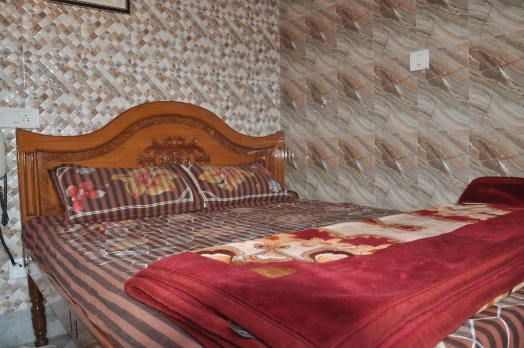 Hotel Pari Jalandhar Eksteriør bilde