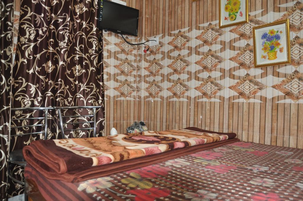 Hotel Pari Jalandhar Eksteriør bilde